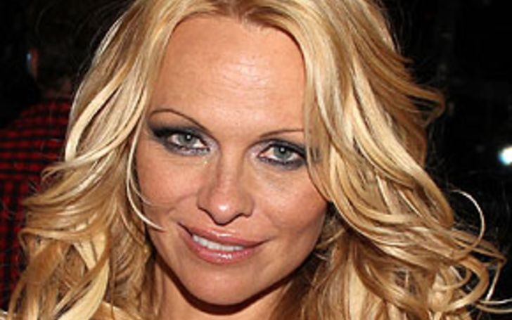 Baywatch Star, Pamela Anderson&#8217;s Biography With Facts Like, Age, Height, Wiki, Plastic Surgery, Career, Net Worth, Relationship And More