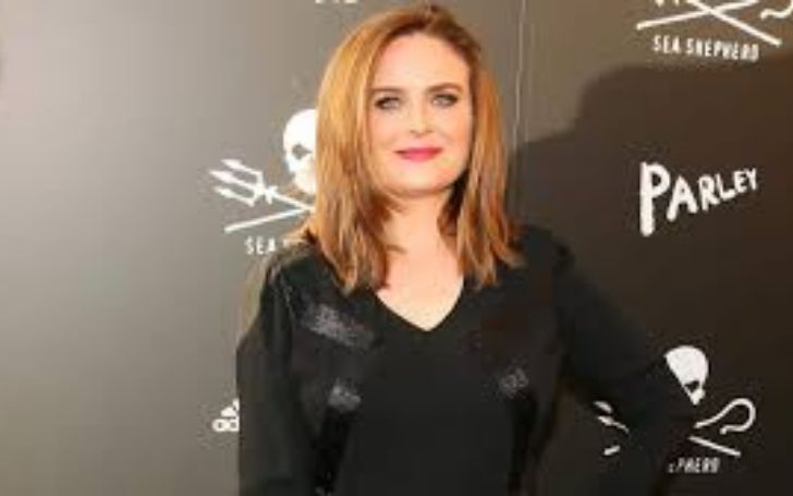 Emily Deschanel&#8217;s Biography With Net Worth, Married, Husband, Children, Age &#038; Height.