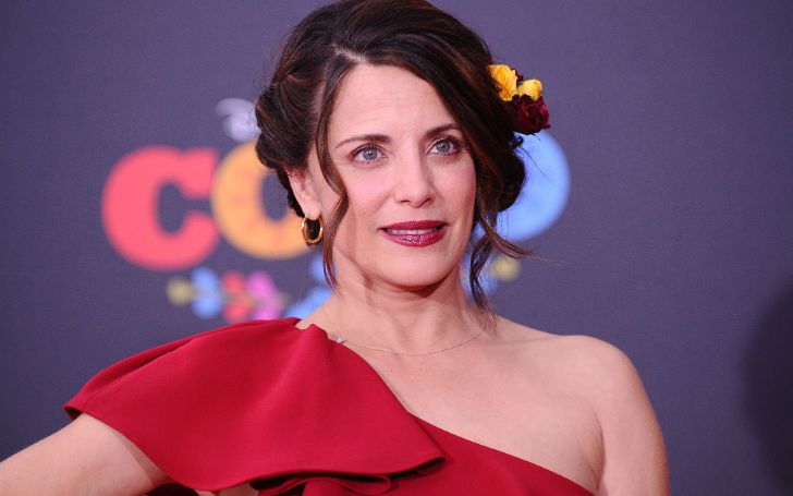 Who Is Alanna Ubach? Her Biography With Facts Like Age, Height, Net Worth, Career, Relationship, Married, Husband, & Family