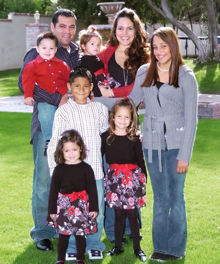 Actress Jenna Ortega with her five other siblings