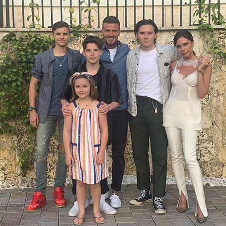 Victoria Beckham with Romeo (son), Cruz (son), Harper (daughter), David (husband), and Brooklyn Beckham (son). (From left to right)