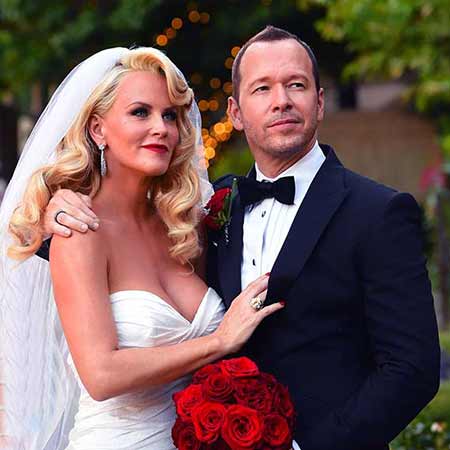 Jenny McCarthy with her husband, Donnie Wahlberg on their wedding day.