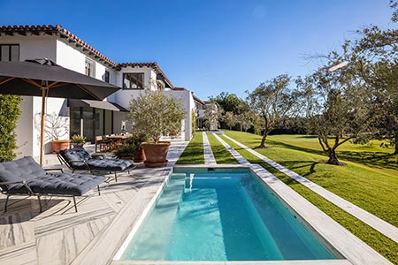  Lori Loughlin and her husband Mossimo Giannuli listed their California mansion