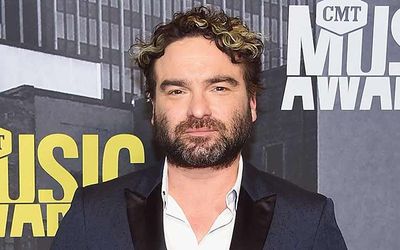 Who Is Johnny Galecki? Here's All You Need To Know About His Age, Height, Measurements, Personal Life, & Relationship